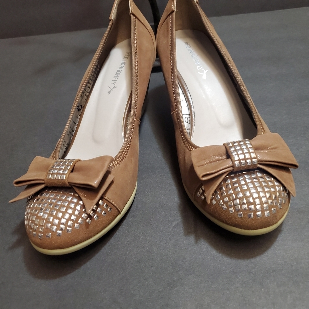 NWOT RED DRAGONFLY  Bow-Tied Wedge Heel Shoes